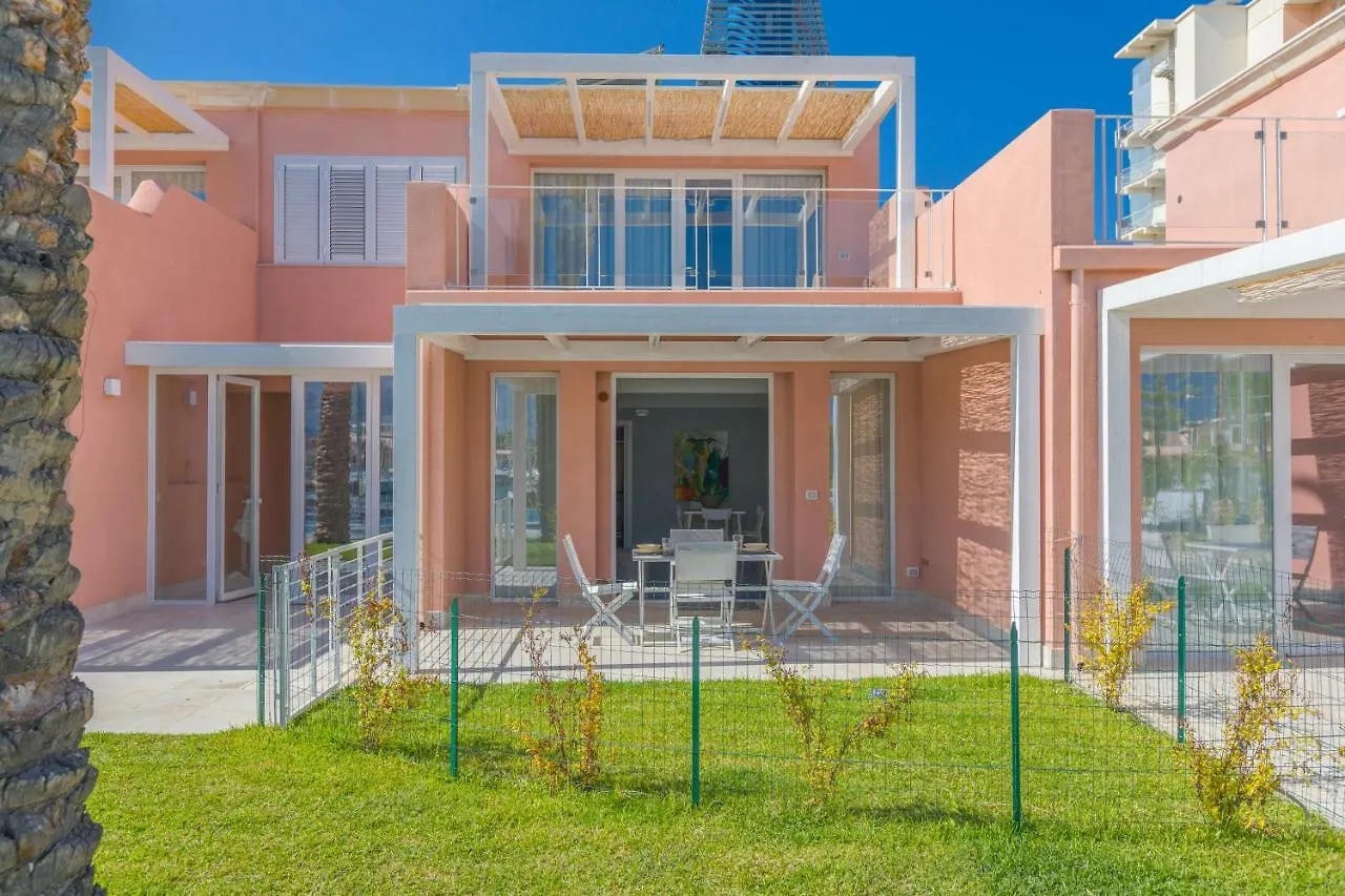 Residence Delfino, Portorosa フルナリ アパートホテル